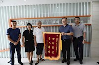 搶修污水管為民解憂，居民夸贊送錦旗