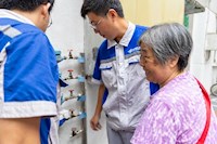 水務(wù)科技賦能社區(qū)治理，為獨(dú)居老人安裝智能水表，精準(zhǔn)呵護(hù)老人安全